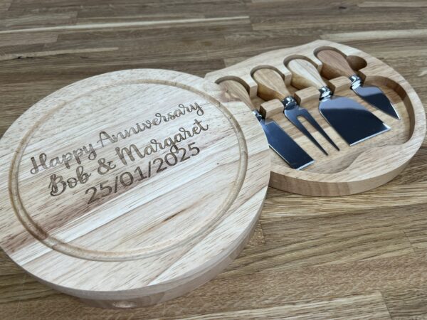 Round Cheeseboard With 4 Cutters