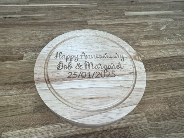 Round Cheeseboard With 4 Cutters - Image 2